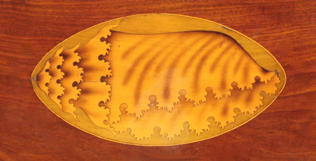 Englisches ovales Mahagoni-Tablett mit Multi-Holz-Muschel-Intarsien