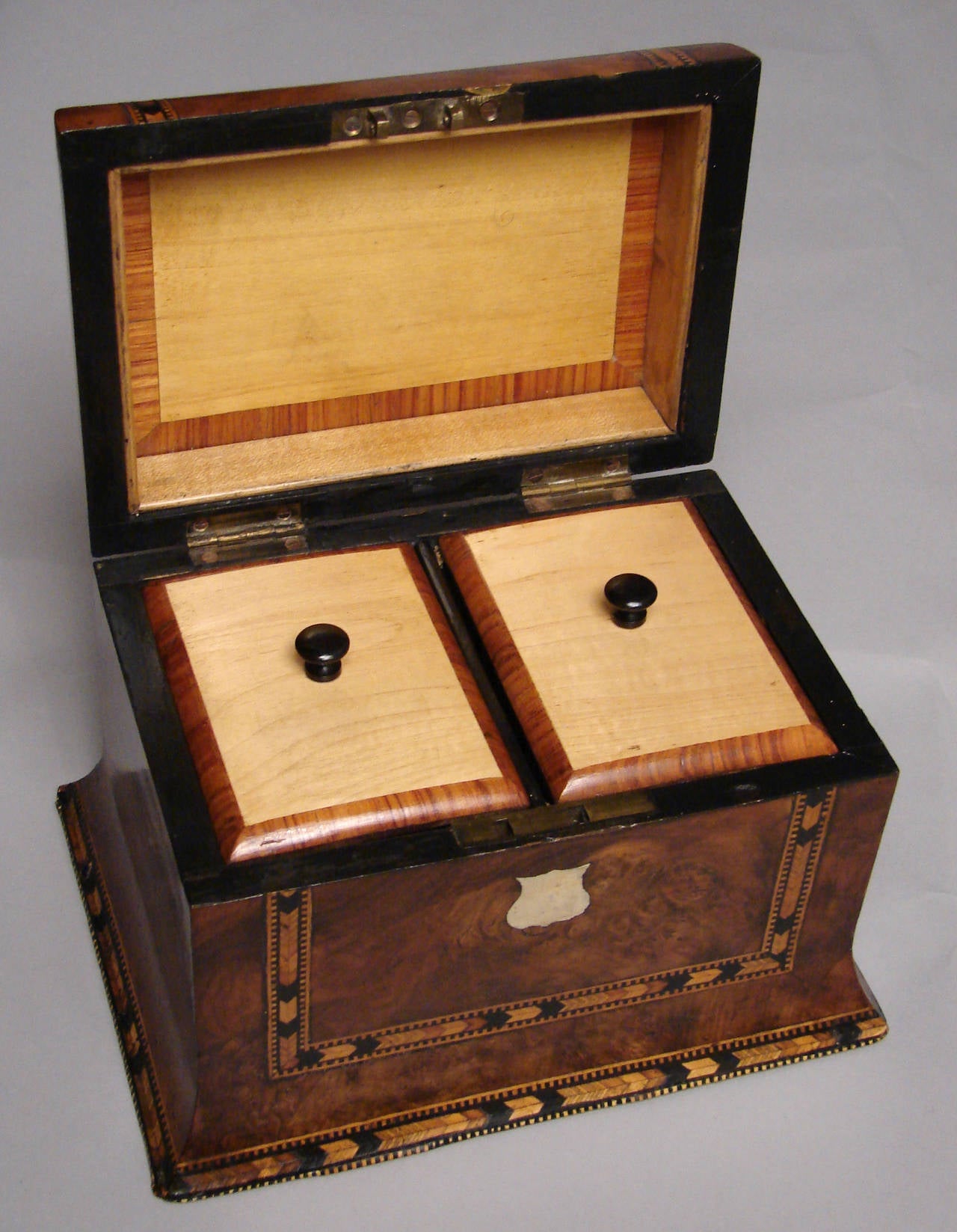 An English Victorian burl walnut tea caddy with mother-of-pearl and mixed wood inlay, circa 1860.