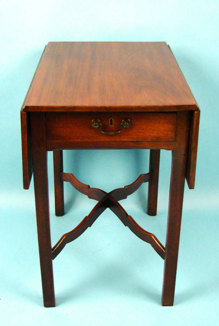 Small and Elegant Georgian Mahogany Pembroke Table