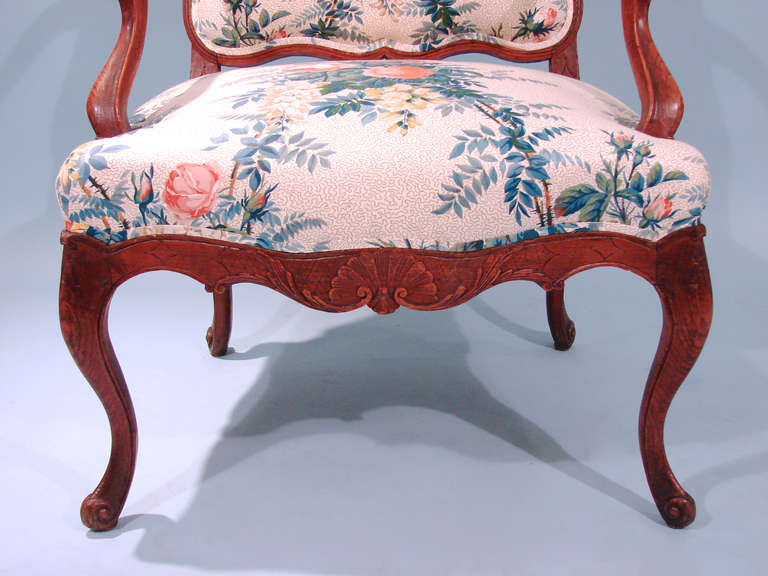 20th Century French Louis XV Style Oak Armchair Upholstered in Polished Cotton Fabric For Sale