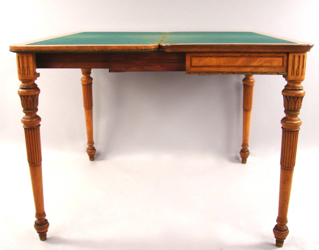 Superb Quality English Satinwood Bronze-Mounted Flip Top Games Table In Excellent Condition In San Francisco, CA