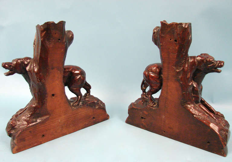 Pair of Carved Wooden Dogs on Later Faux-Grained Brackets In Excellent Condition In San Francisco, CA
