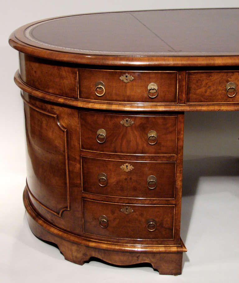 George III Elegant English Oval Walnut Partners Desk