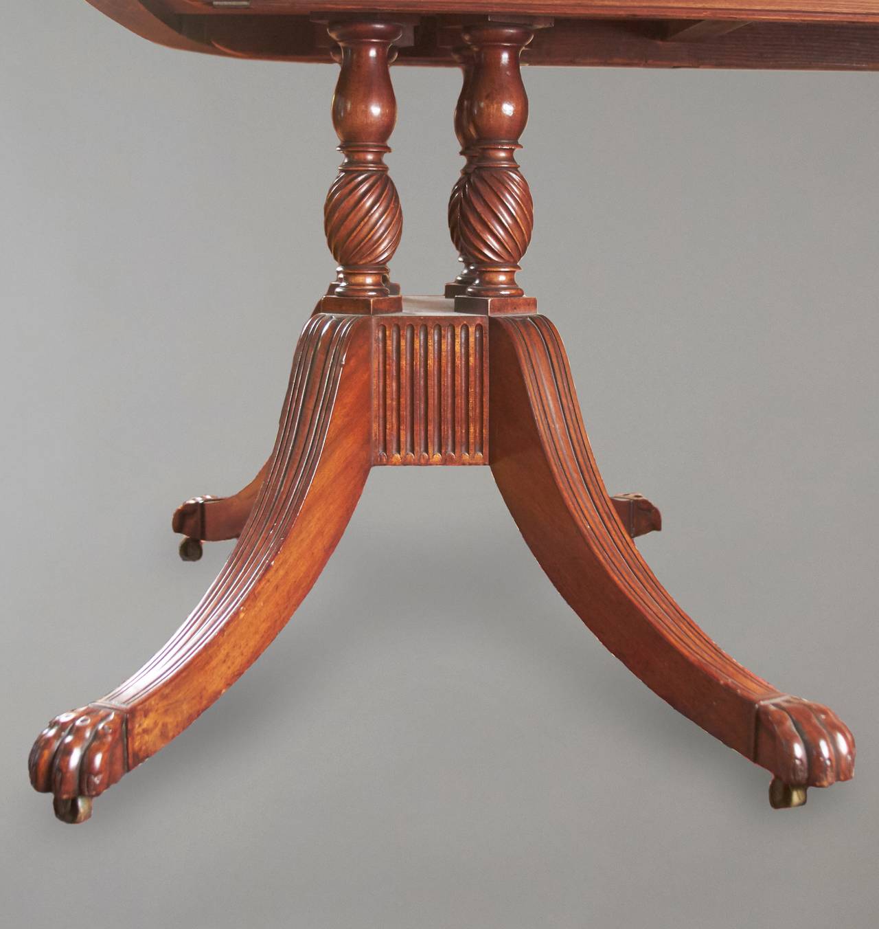 American Classical Style Mahogany Two Pedestal Dining Table with Three Leaves In Good Condition In San Francisco, CA