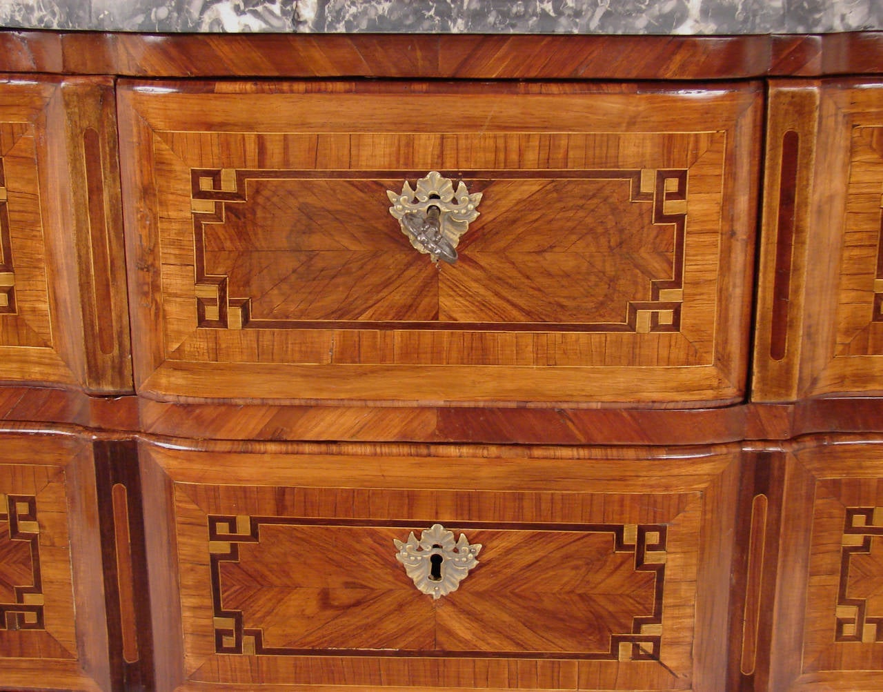 Lovely Louis XV-XVI Transitional Kingwood and Rosewood Five-Drawer Commode
