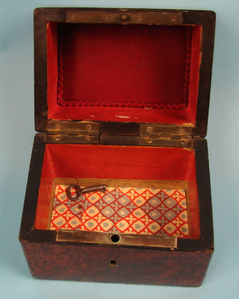 French Thuya Wood Inlaid Box In Good Condition In San Francisco, CA