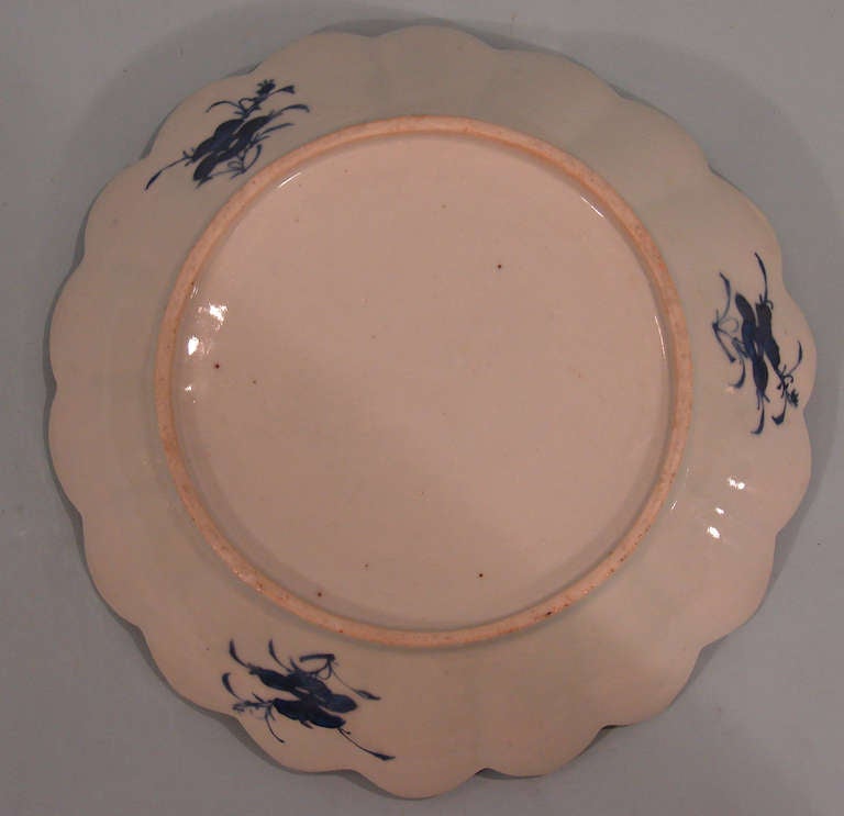 Chinese Canton Blue and White Scalloped Edged Bowl In Excellent Condition In San Francisco, CA