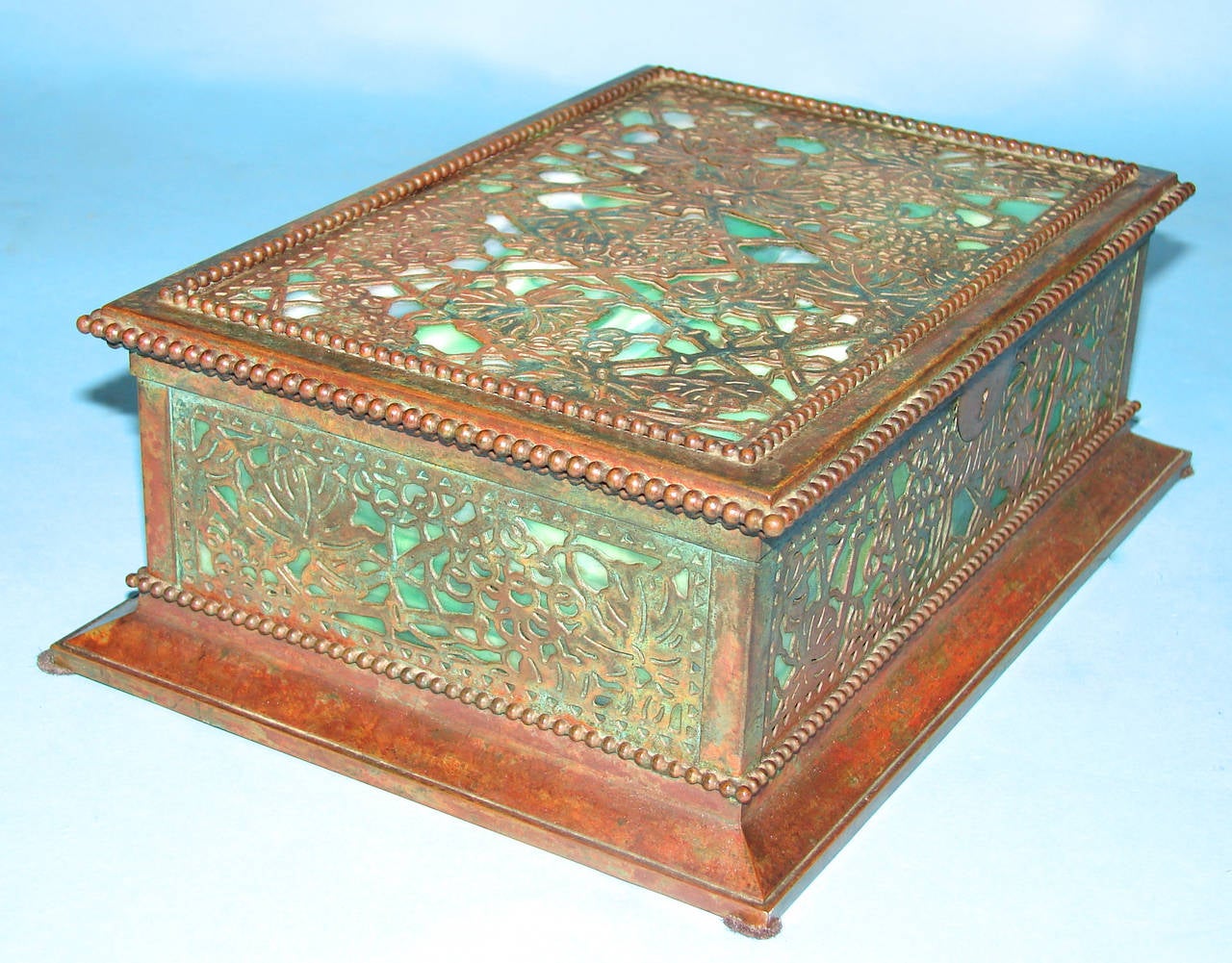 Art Nouveau Tiffany Studios Bronze and Glass Grapevine Pattern Humidor