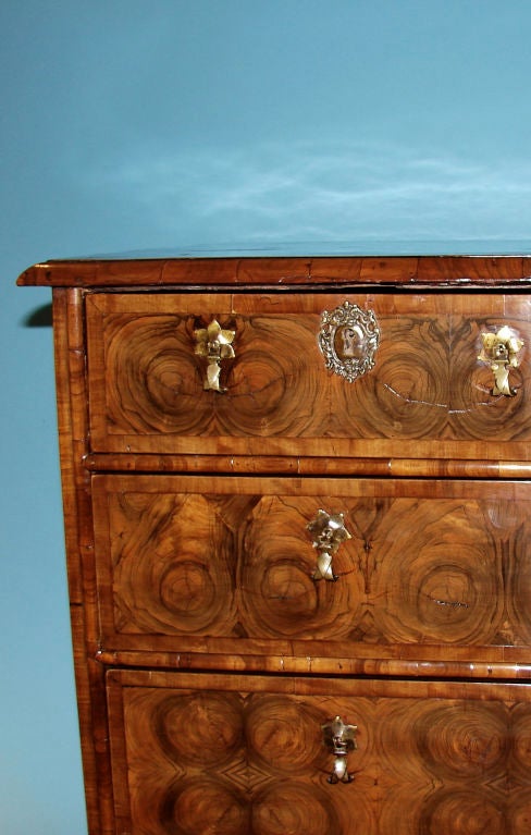 18th Century and Earlier A fine William and Mary walnut oyster veneer chest of drawers