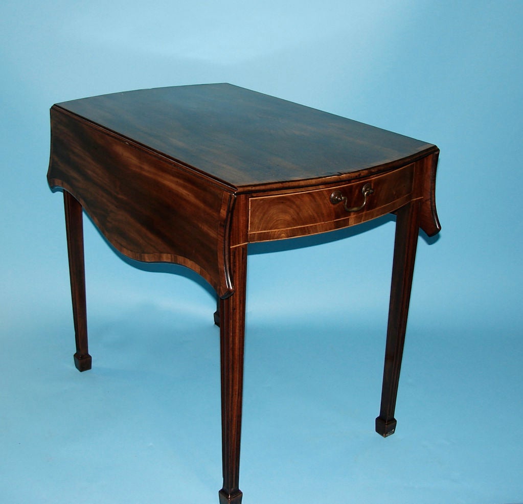 Fine George III butterfly  pembroke table In Excellent Condition In San Francisco, CA
