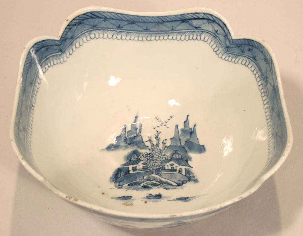 Chinese Canton blue and white scalloped edge bowl