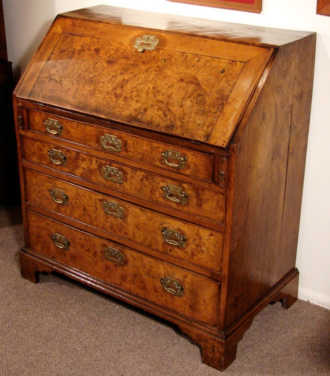 A mid-Georgian provincial burl elm slant front desk, the fitted interior over 4 graduated drawers terminating in bracket feet. Circa 1760-1780. Lovely rich color.