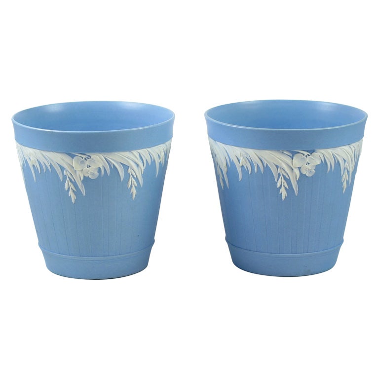A Pair Of Wedgwood Blue & White Jasper Vases For Sale