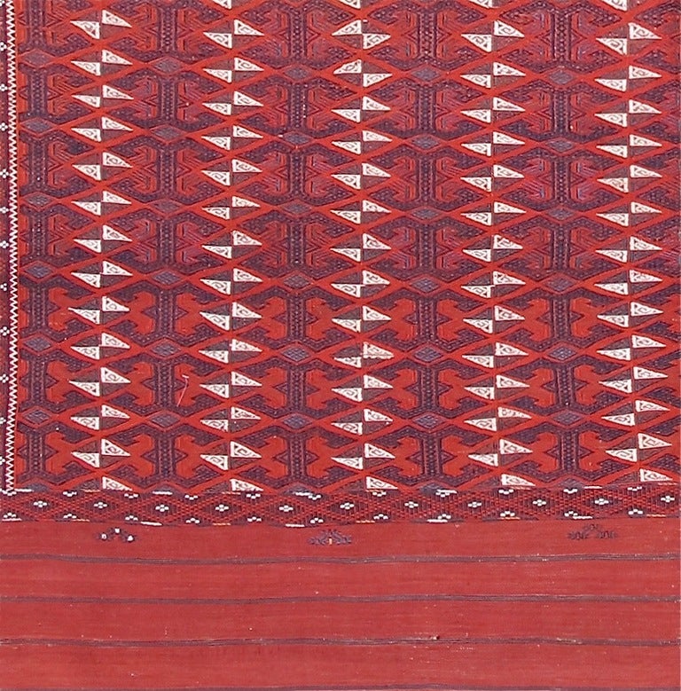 Red Turkmen Tekke Flat-Woven Main Carpet, Late 19th Century  In Excellent Condition For Sale In San Francisco, CA