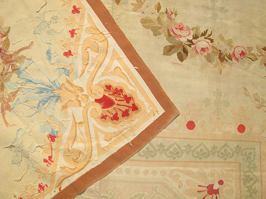 Tissé à la main Tapis d'Aubusson brun clair de la fin du XIXe siècle avec des points rouges en vente