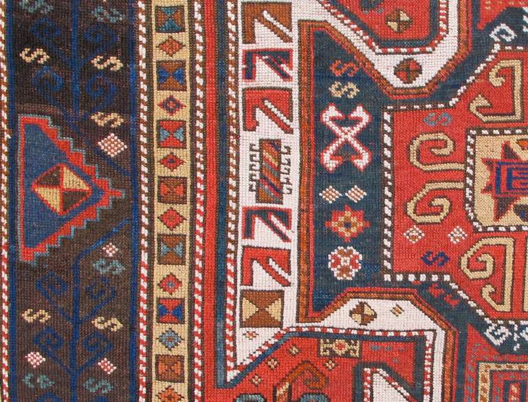 Langer anatolischer langer Teppich im Angebot 1