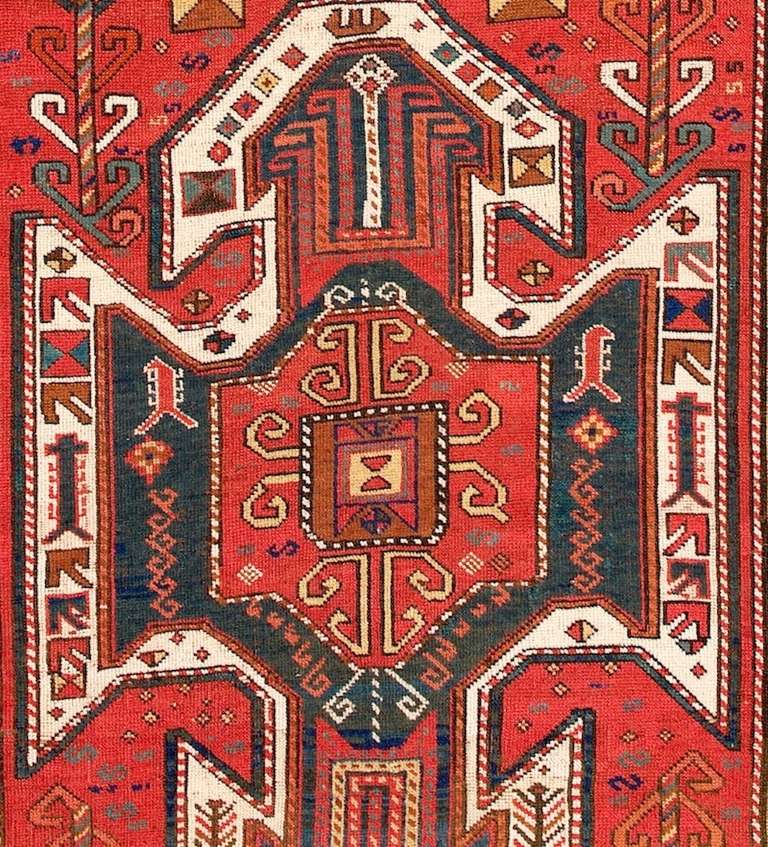 Langer anatolischer langer Teppich (19. Jahrhundert) im Angebot