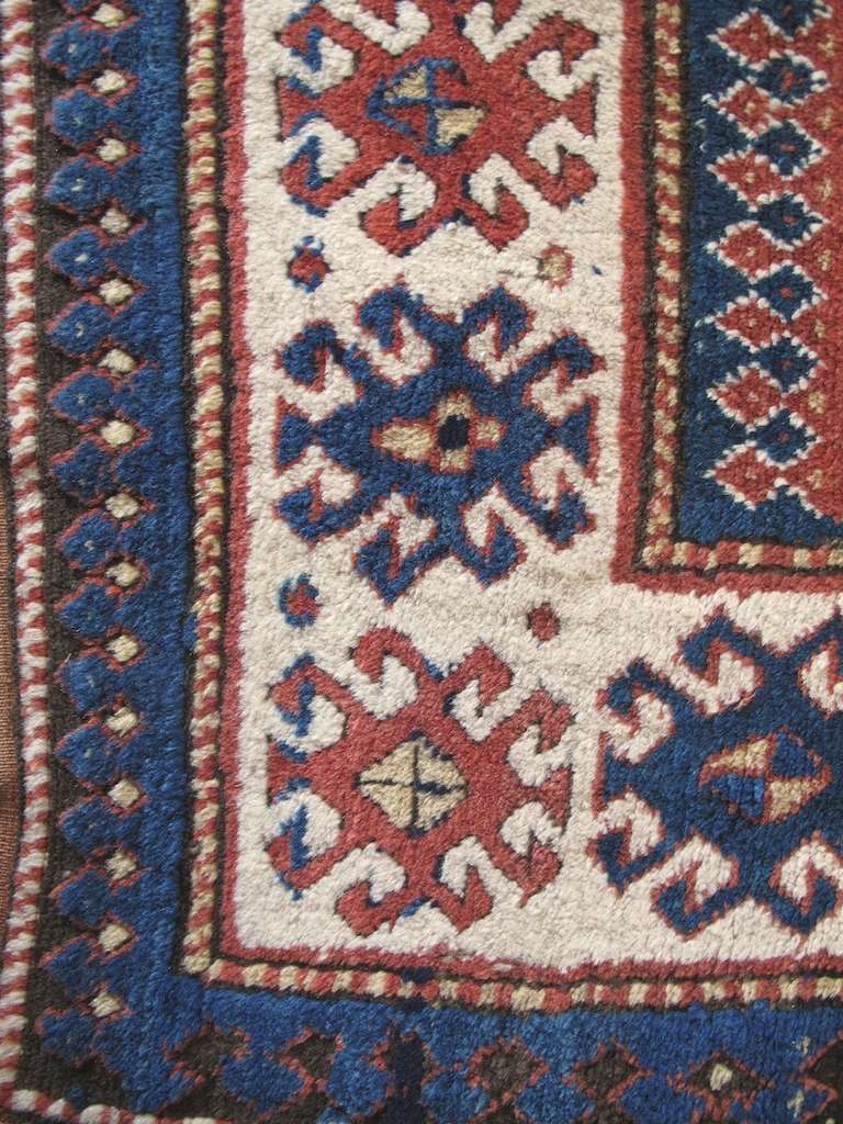 Late 19th Century Geometric Red Caucasian Kazak Rug with Three Medallions For Sale 2