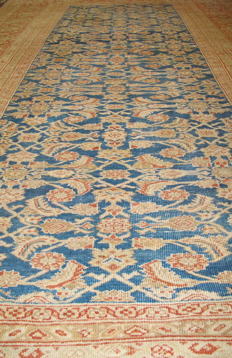 Late 19th Century Sultanabad Carpet with Light Blue Ground In Excellent Condition In San Francisco, CA