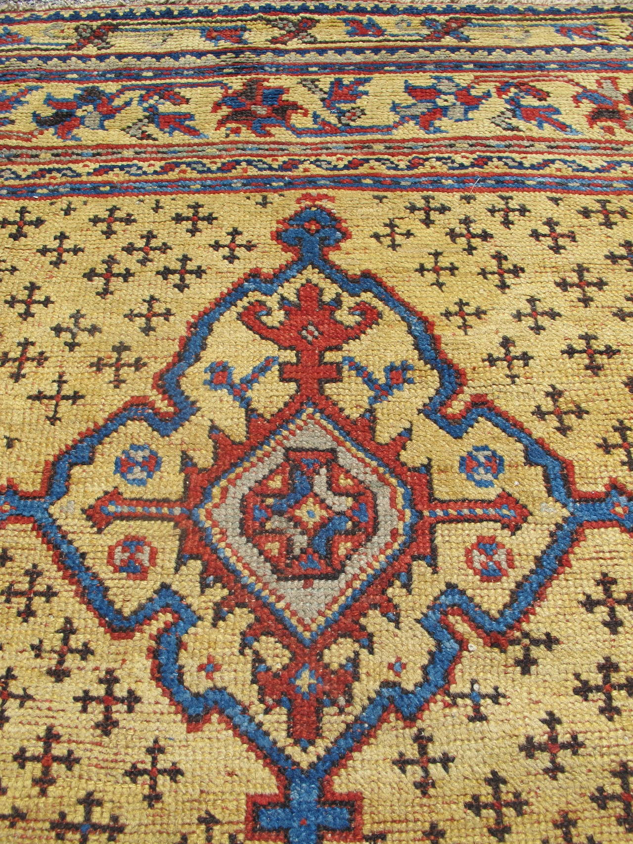 Early 19th Century Madder Red Turkish Oushak Carpet with Golden Ivory Field In Good Condition In San Francisco, CA