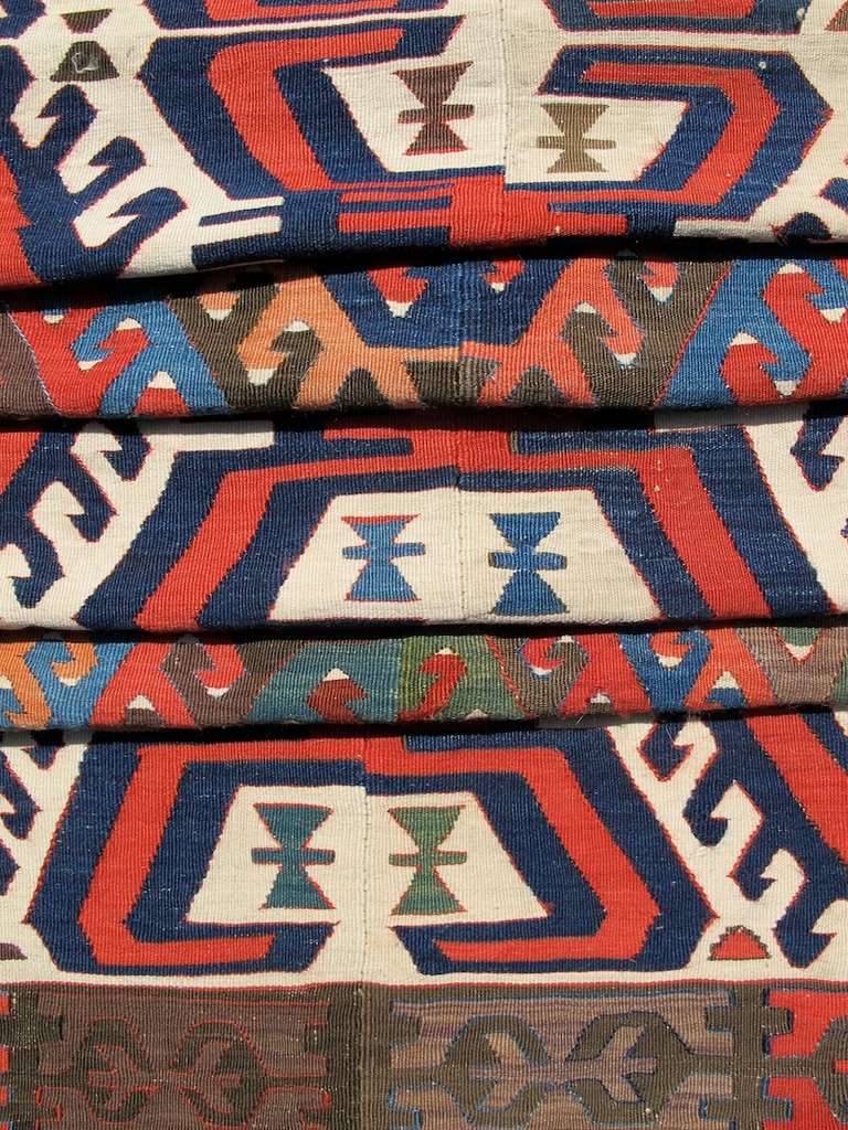 19th Century Turkish Kilim with Blue and Red Medallions For Sale 4