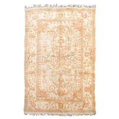 Late 19th Century Ivory Oushak Rug with Rose Highlights 4