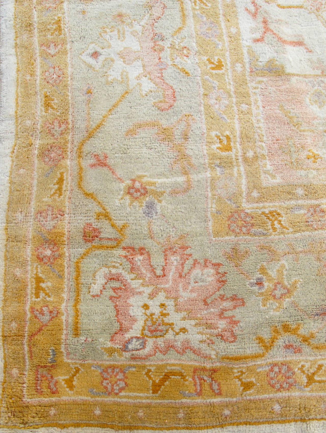 Early 20th Century Gold and Khaki Oushak Carpet For Sale 4