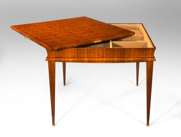 Mid-Century Modern Etienne-Henri Martin pour Le Goff : Table de jeu en marqueterie de bois de rose montée sur laiton