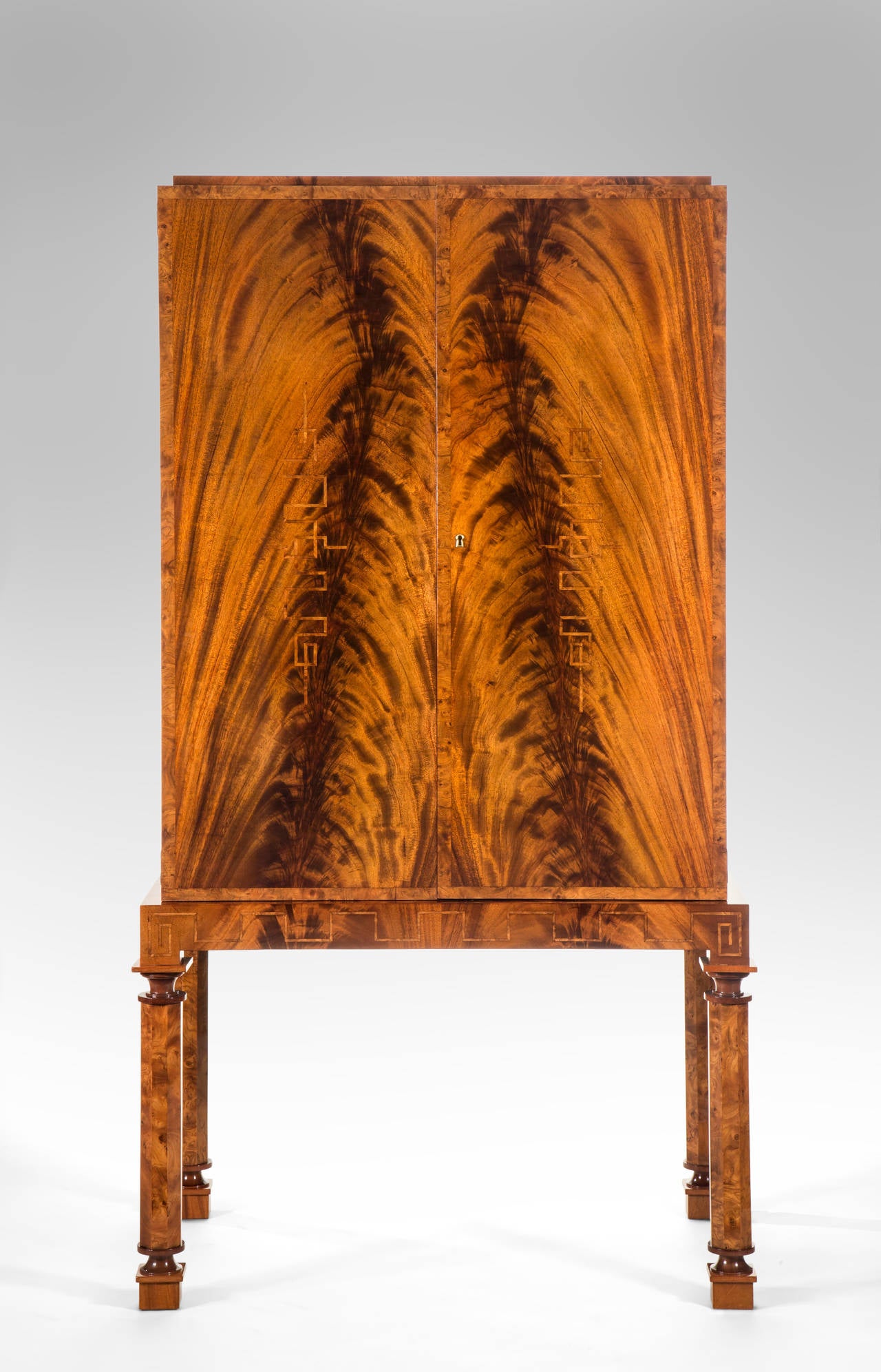 Antique and Vintage Linen Presses 211 For Sale at 1stdibs