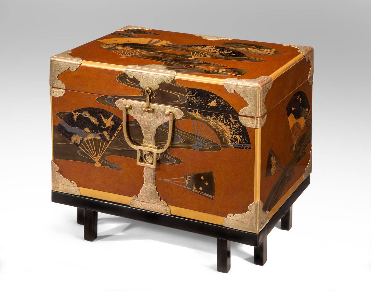 Japanese Gilt Metal Mounted and Lacquer Hasami-Bako In Excellent Condition In New York, NY