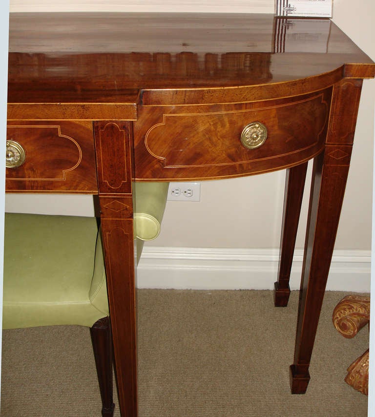 A George III Serving Table In Excellent Condition For Sale In New York, NY