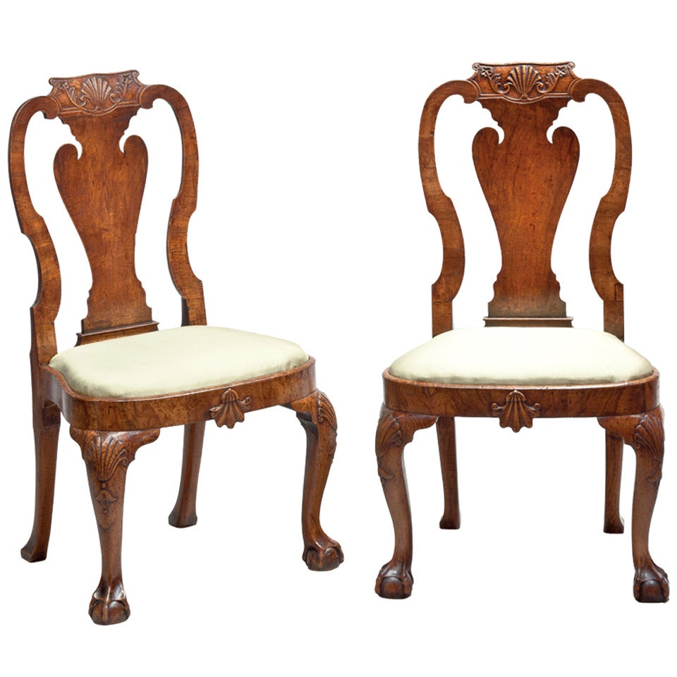 A pair of George II carved walnut side chairs in the manner of Giles Grendey For Sale