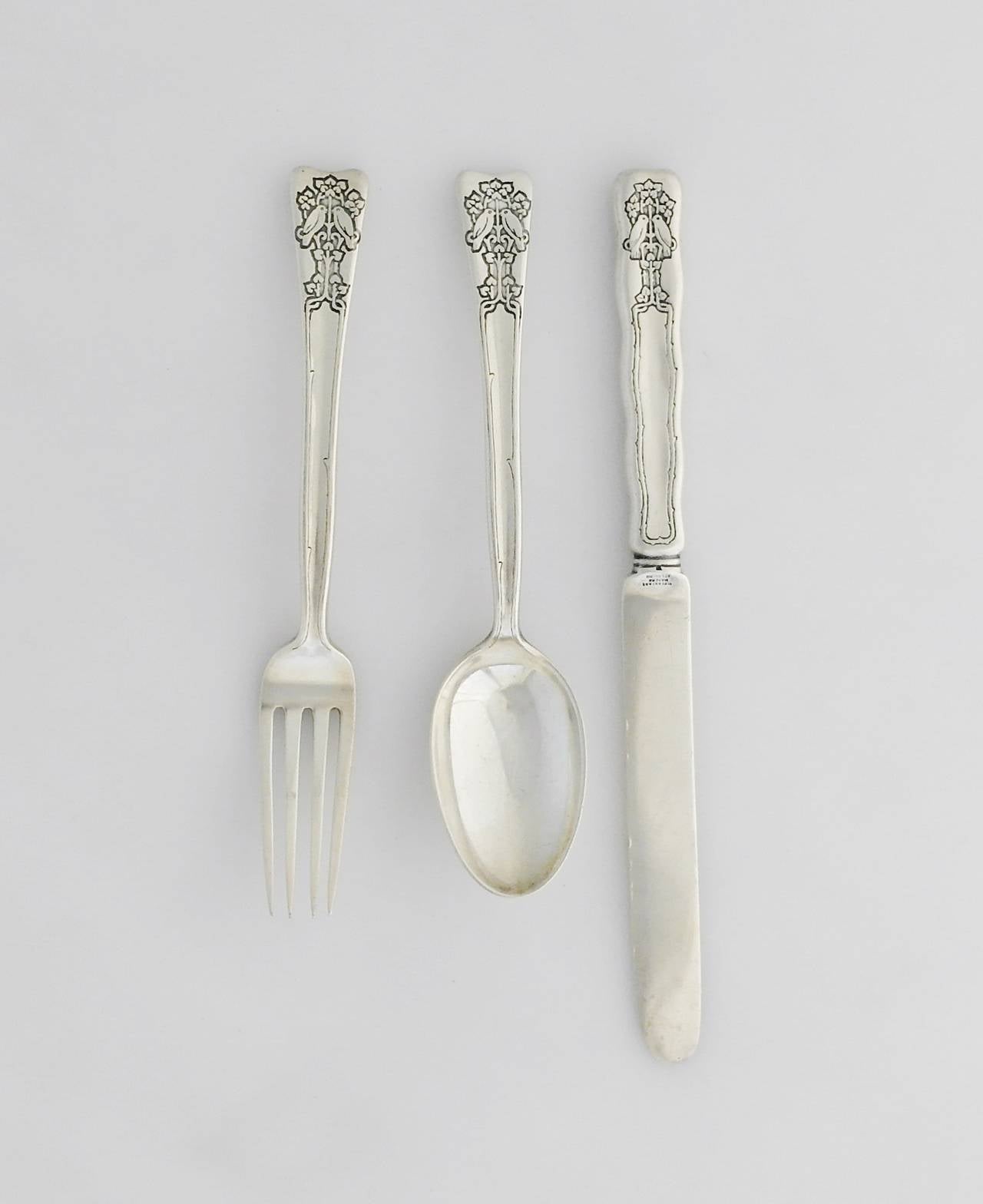American Tiffany & Co. Sterling Silver Lap Over Edge Child's Flatware Set For Sale