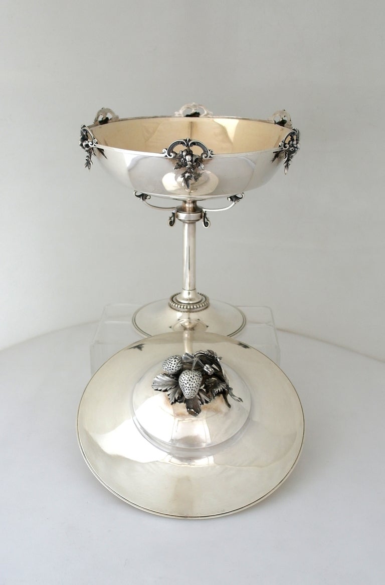 Sublime Gorham Coin Silver Covered Tazza Strawberry Finial 1870 In Excellent Condition In New York, NY