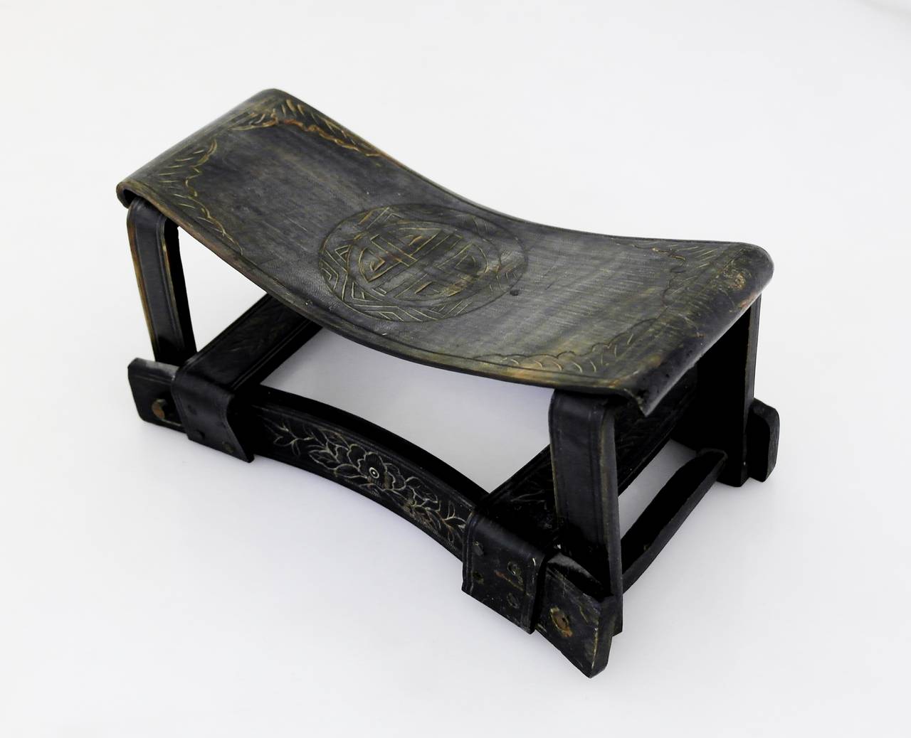 19th Century Chinese Qing Dynasty Horn Pillow In Excellent Condition For Sale In New York, NY