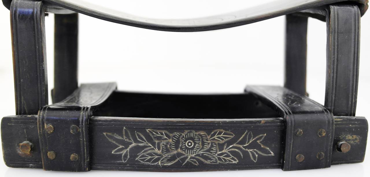 19th Century Chinese Qing Dynasty Horn Pillow For Sale 1