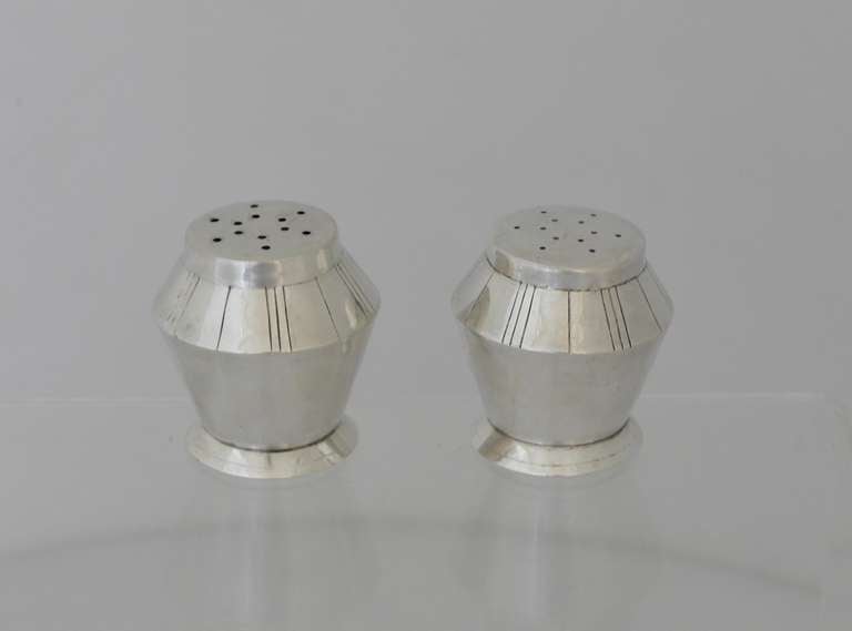 William Spratling Pair of Sterling Silver Salt & Pepper Shakers In Excellent Condition For Sale In New York, NY