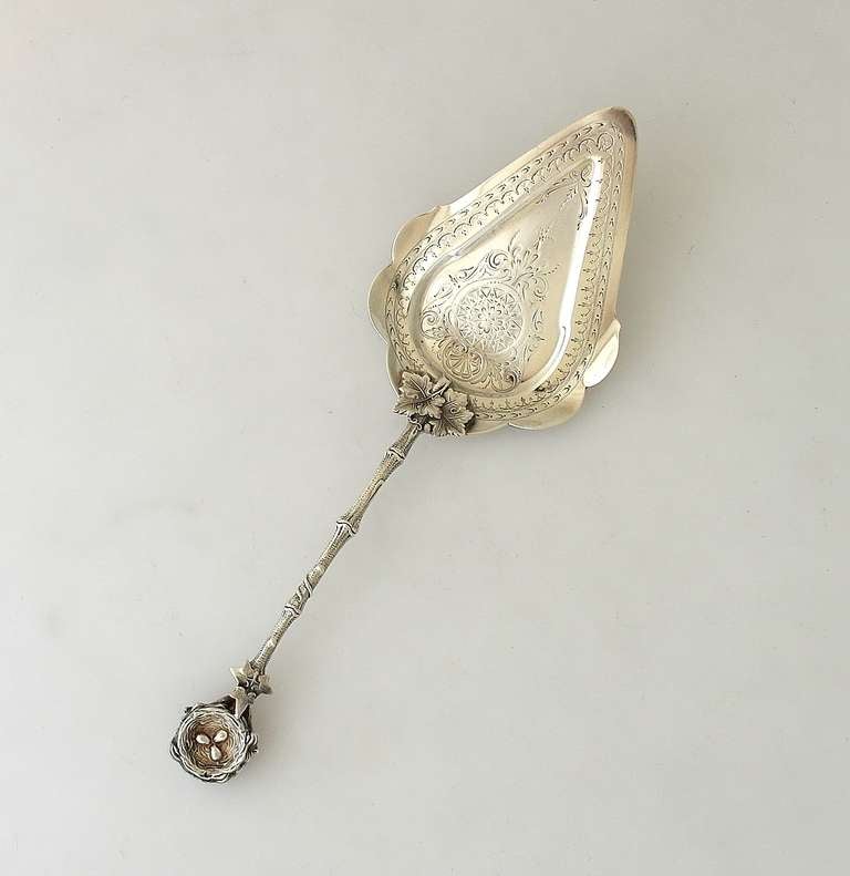 Being offered is a fine circa 1870 sterling silver pie slice by Gorham, of Providence, RI, in the aesthetic taste, with a branch-like stem, a 3-dimensional figural bird's nest with 3 eggs at the top of the stem, with applied leaves at top of slice,