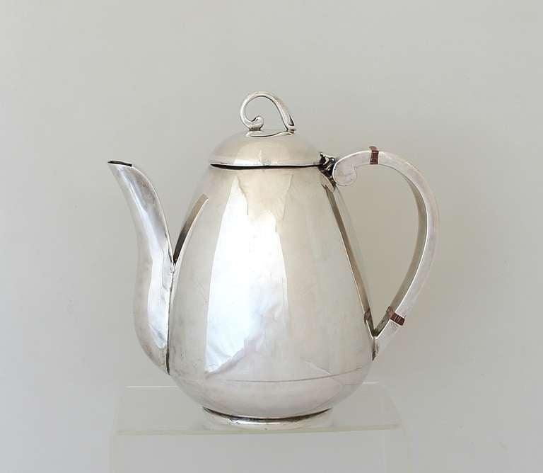 Juvento Lopez Reyes Moderne Sterling Silver 3 Piece Tea Service In Excellent Condition In New York, NY