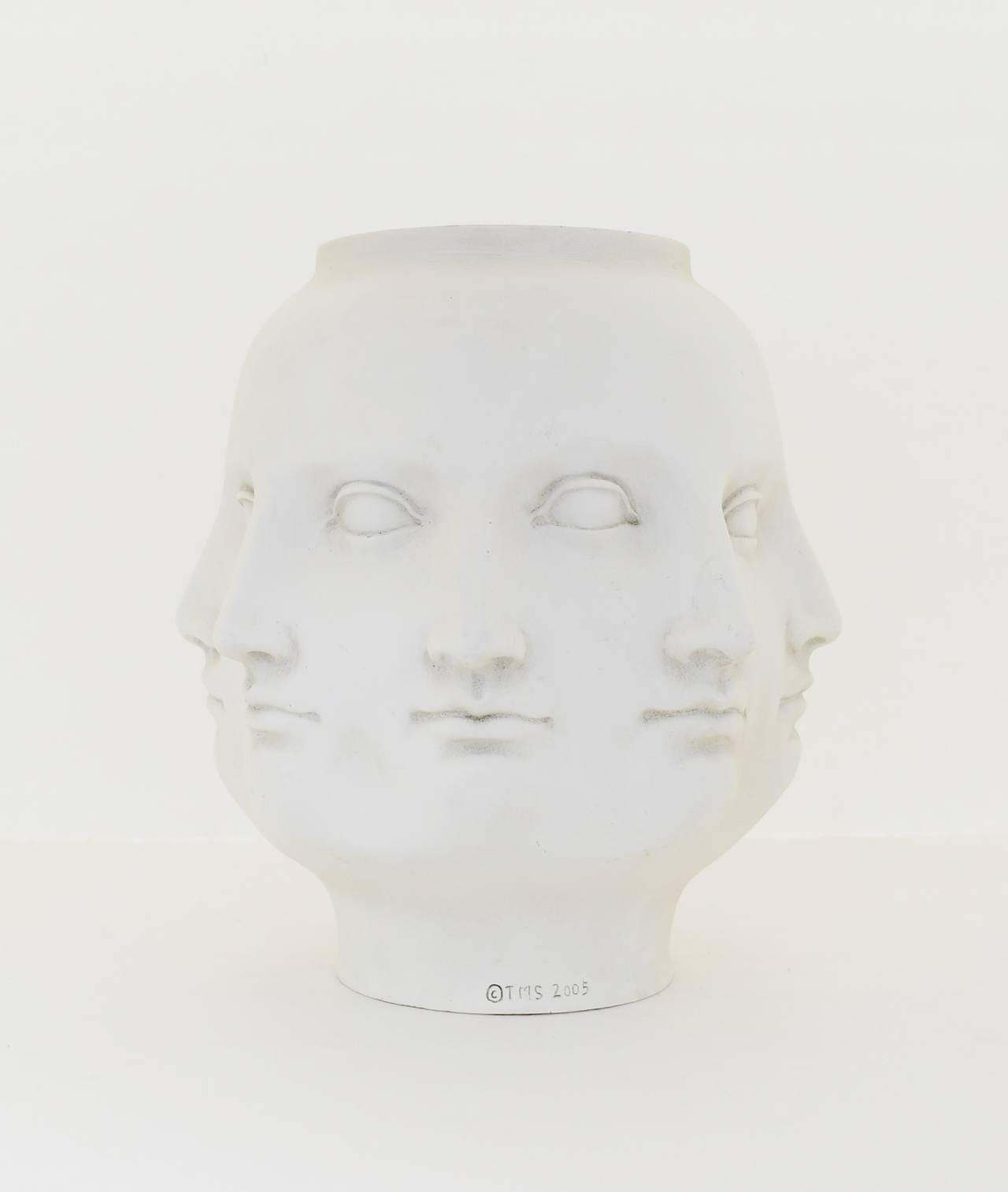 Modernist Vase with Perpetual Faces In Excellent Condition For Sale In New York, NY