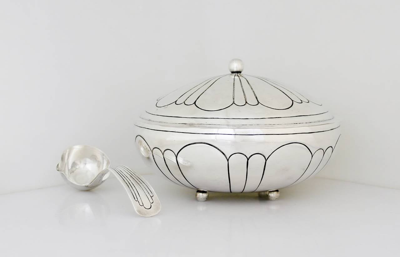 Maciel Art Deco Sterling Silver Serving Bowl with Lid and Ladle For Sale 3