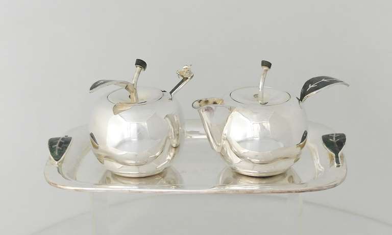 Los Castillo Silverplate Apple Form Sugar and Creamer with Tray In Excellent Condition In New York, NY