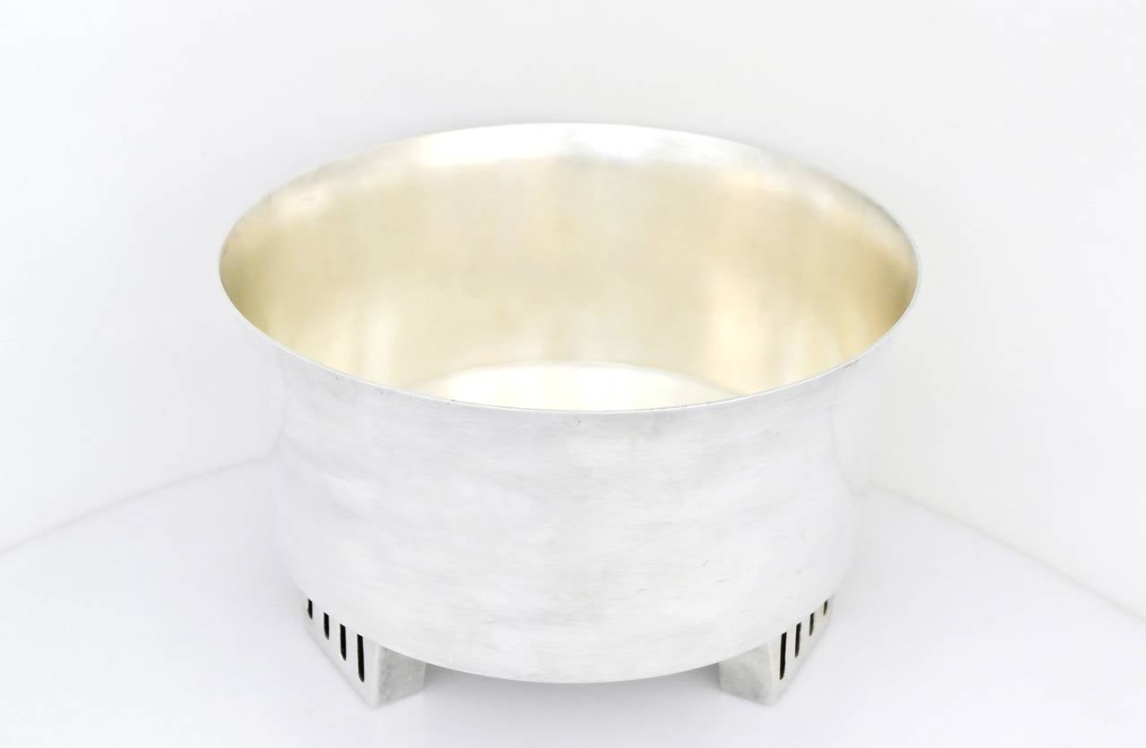 Great Style, Dimensions Mexican Large Sterling Silver Centerpiece Bowl In Excellent Condition In New York, NY
