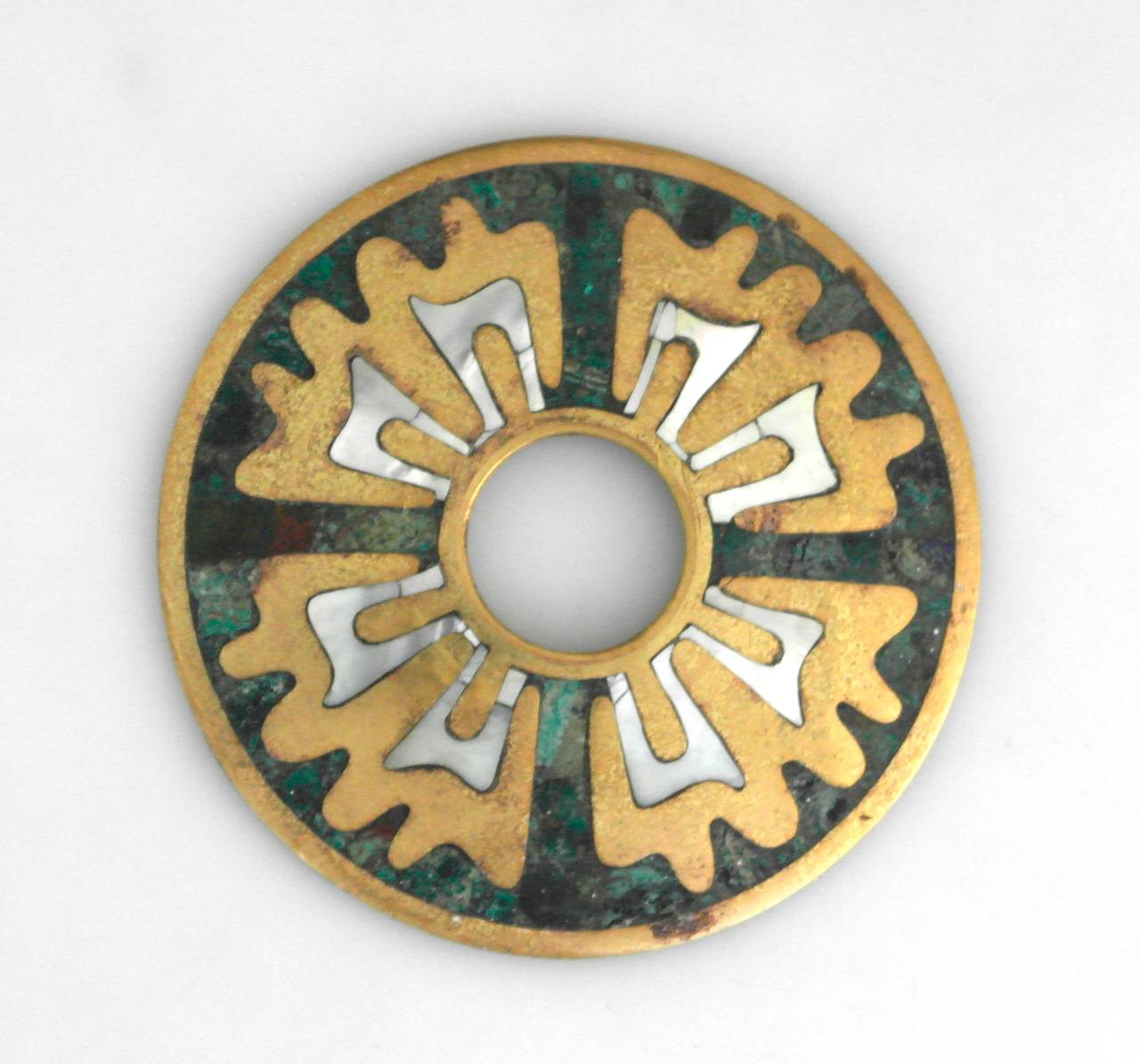 Being offered is a circa 1950s door plate by Los Castillo of Taxco, Mexico. Comprising a circular form door plate made of heavy gauge brass decorated with mother-of-pearl and azur malachite inlay. Dimensions: 4 3/4 inches diameter (1 1/4 inches