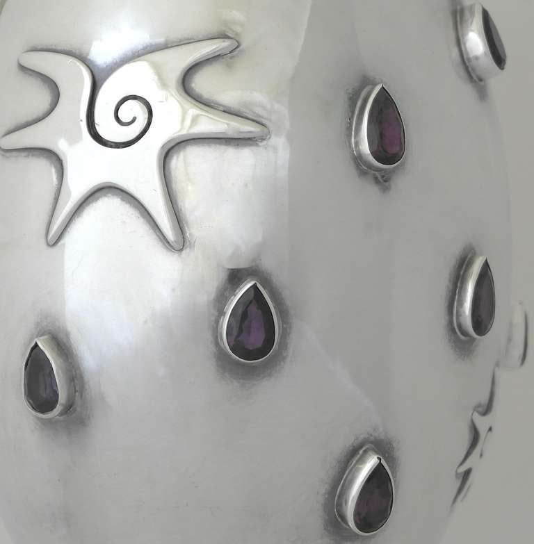 RARE Carmen Beckmann Taxco Sterling Silver and 10 Amethysts Pitcher 1960 In Excellent Condition In New York, NY