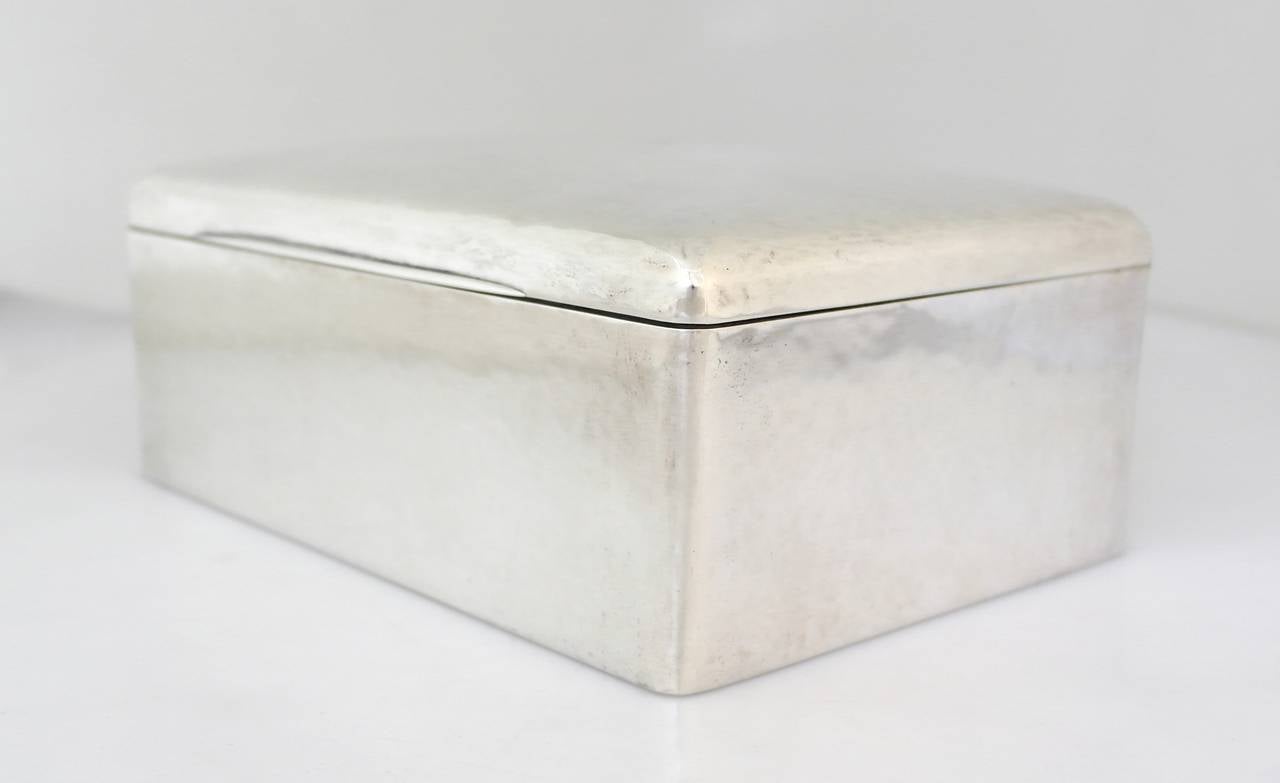 Museum Quality Richard Dimes Boston Large Hand-Wrought Sterling Silver Box 1915 In Excellent Condition In New York, NY