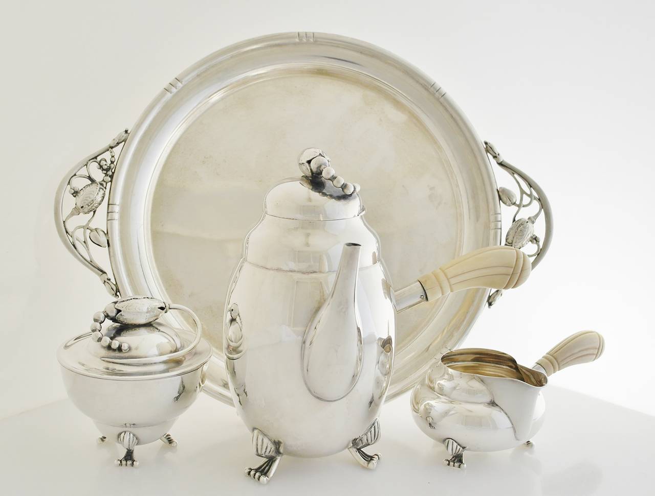 Importante set da tè e vassoio a tre pezzi in argento sterling William DeMatteo 1930 in vendita 1