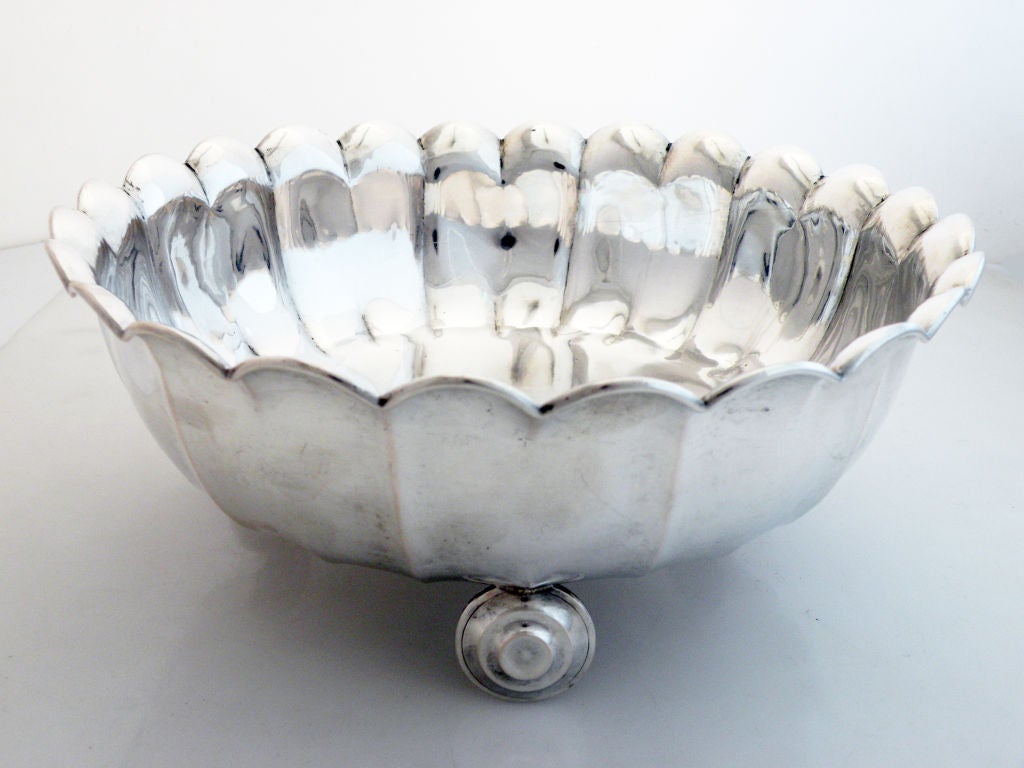 Being offered is a fine circa 1925 silver .800 (the Hungarian standard) centerpiece bowl by an unknown maker of Hungary, in the coveted and rare art deco motif, the body of the bowl scalloped with undulating petal rim, all on 3 machine age motif