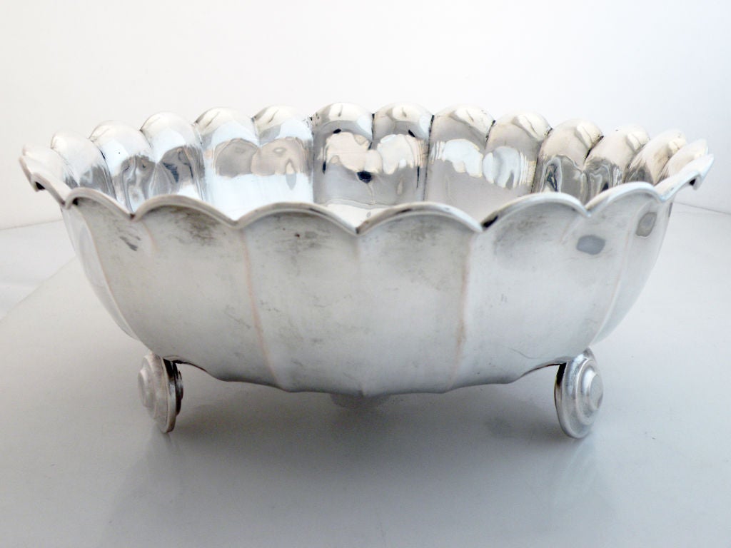 1920s Art Deco Hungarian 800 Silver Scalloped Bowl In Excellent Condition In New York, NY
