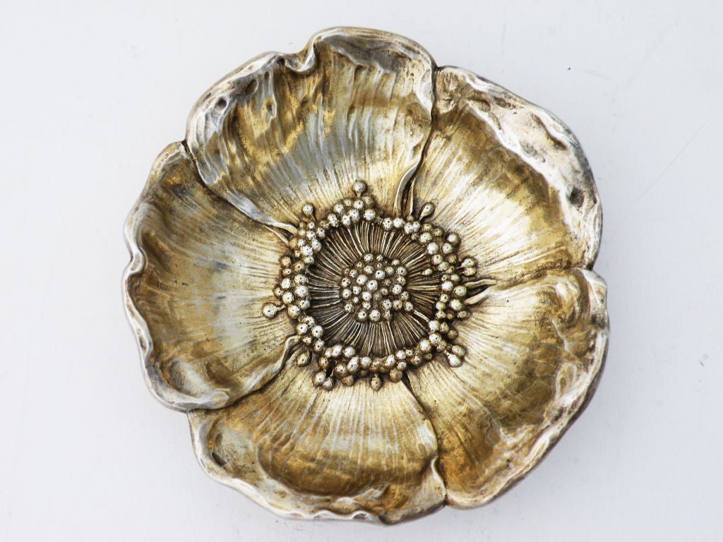 Being offered is a fine circa 1905 sterling silver dish by Durgin, Division of Gorham, of Concord, NH, in the lifelike shape of a poppy flower, with fine petal veins, realistic petal leaves, with central poppy flower focus -- please view pictures. 
